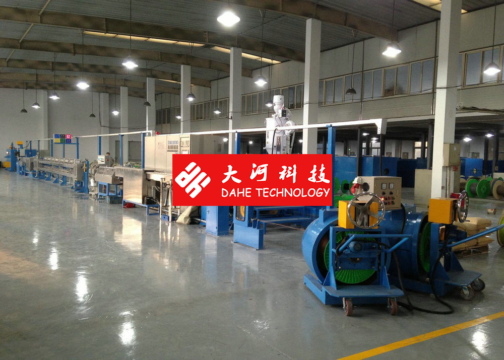 Power wire plastic extrusion machinery With Folding W Type Cooling Channel